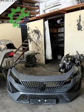 Peugeot 408 Ön Tampon Demiri çıkma parça