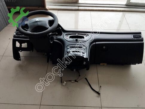 Peugeot 607 Torpido çıkma parça