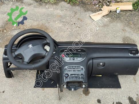 Peugeot 607 Torpido çıkma parça