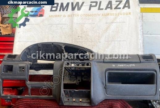 Peugeot Partner Torpido çıkma parça