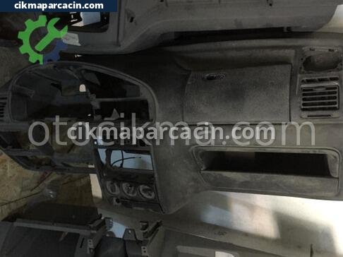 Peugeot Partner Torpido çıkma parça