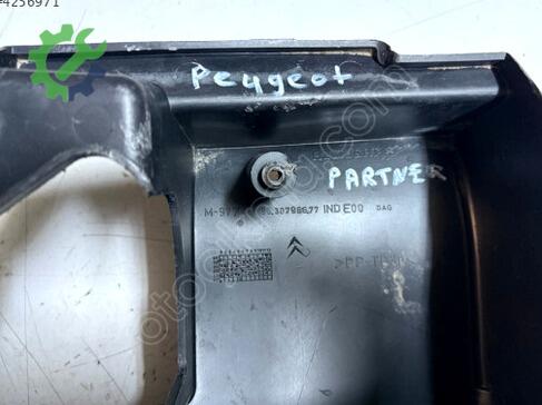 Peugeot Partner Direksiyon Kapak çıkma parça