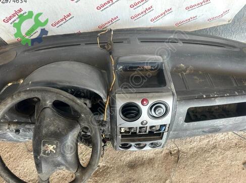 Peugeot Partner Göğüs çıkma parça