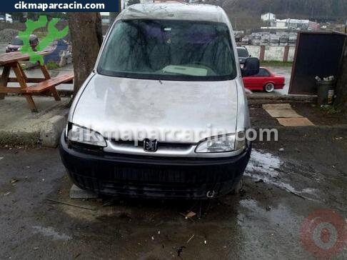 Peugeot Partner Komple Ön çıkma parça