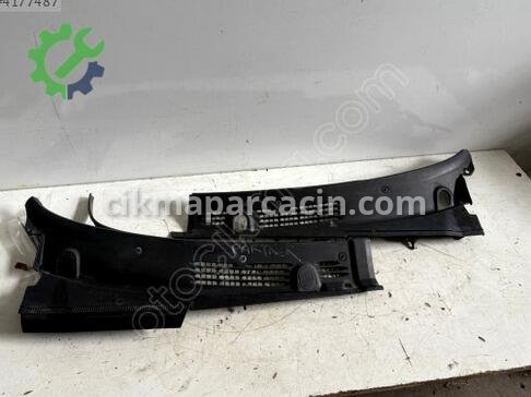 Peugeot Partner Ön Cam Izgarası çıkma parça