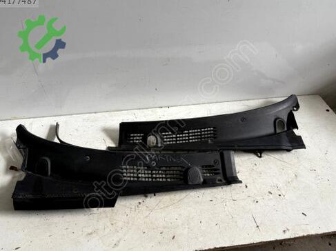 Peugeot Partner Ön Cam Izgarası çıkma parça