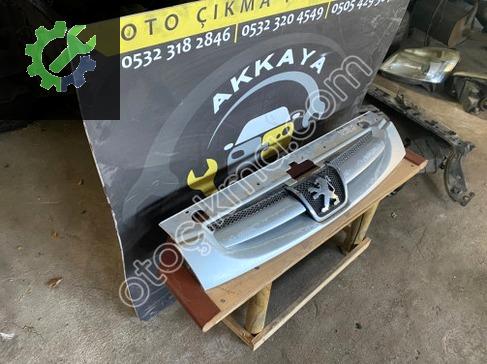 Peugeot Partner Ön Panjur çıkma parça