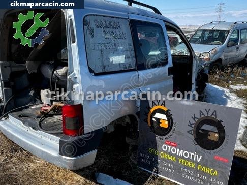 Peugeot Partner Sağ Arka Çamurluk çıkma parça