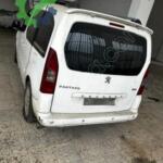 Peugeot Partner Tepe Bagaj Kapağı Hatasız Orjinal Çıkma