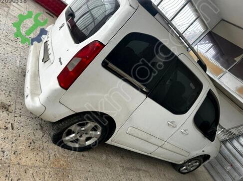 Peugeot Partner Sağ Ön Kapı çıkma parça