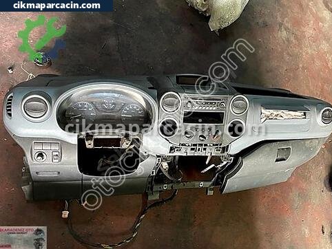 Peugeot Partner Torpido çıkma parça