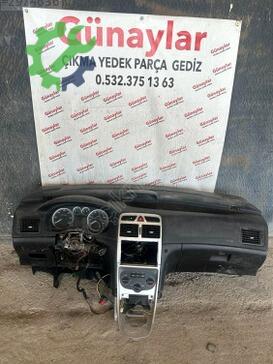 Peugeot Partner Göğüs çıkma parça