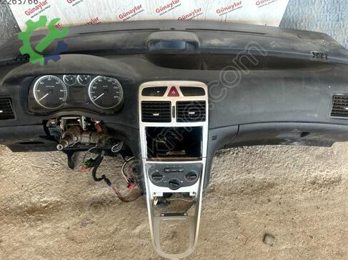 Peugeot Partner Göğüs çıkma parça