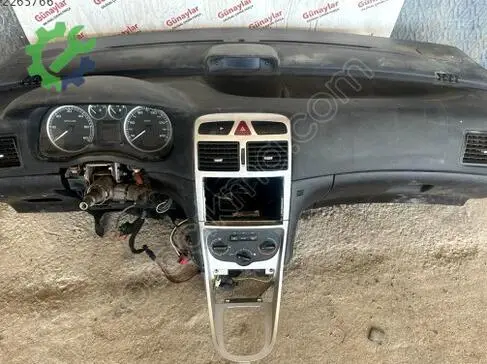Peugeot Partner Göğüs çıkma parça