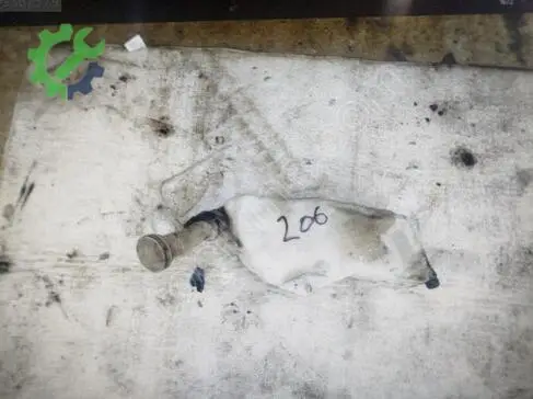 Peugeot 301 Cam Suyu Deposu çıkma parça