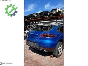 porsche macan arka tanpon demiri