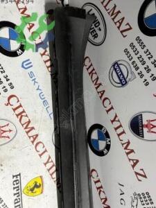 Porsche taycan sağ marşpiyel plastik çıkma yedek parça