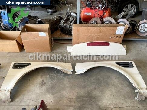 Land Rover Range Rover Sağ Ön Çamurluk çıkma parça