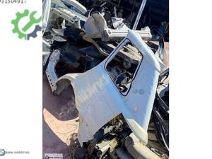 RANGE ROVER SPORT SOL ARKA ÇAMURLUK BEYAZ ( ORJİNAL ).