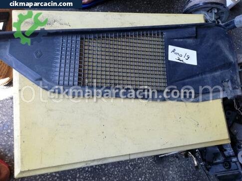 Renault R19 Ön Cam Izgarası çıkma parça