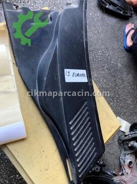 Renault R19 Ön Cam Izgarası çıkma parça
