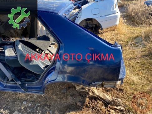 Renault R 19 Sol Arka Çamurluk çıkma parça