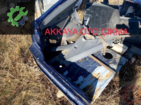 Renault R 19 Sol Arka Çamurluk çıkma parça