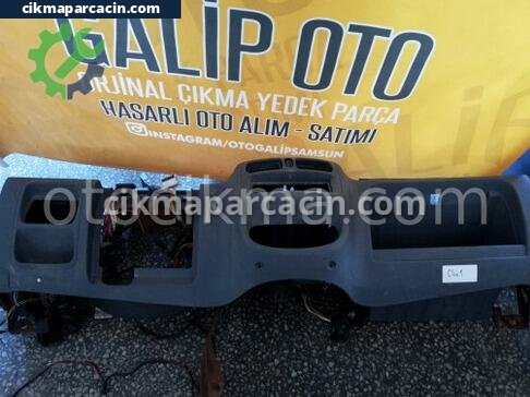 Renault Clio Torpido çıkma parça