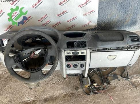 Renault Clio Göğüs çıkma parça