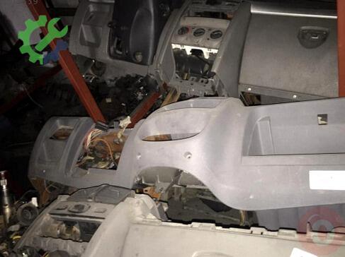 Renault Clio Torpido çıkma parça