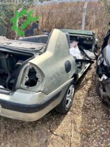 Renault Clio Sağ Arka Çamurluk çıkma parça