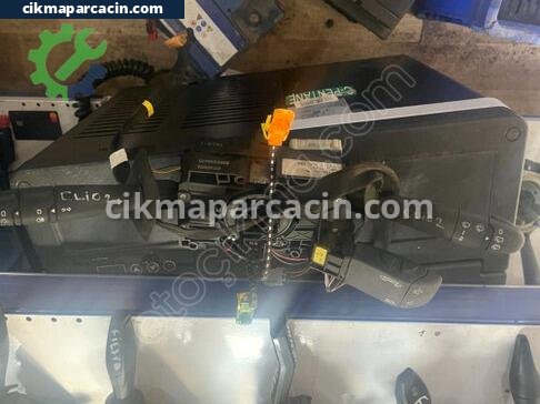 Renault Clio Silecek Kolu çıkma parça