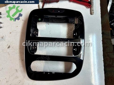 Renault Clio Teyp çıkma parça