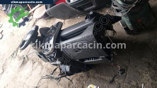 Renault Clio Torpido çıkma parça
