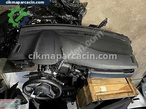 Renault Clio Torpido çıkma parça