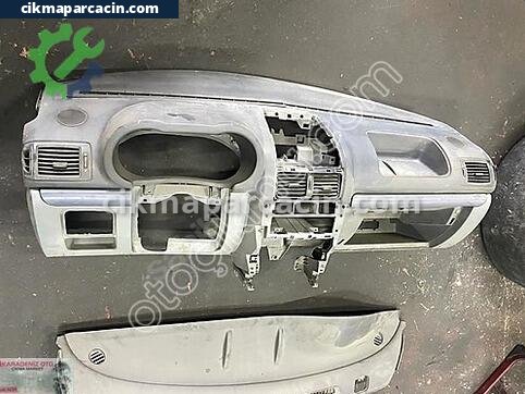 Renault Clio Torpido çıkma parça