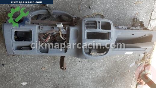 Renault Clio Torpido çıkma parça