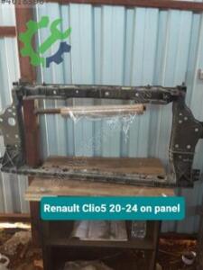 Renault Clio5 20-24 on panel