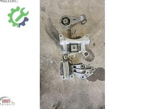 Renault Fluence 1.5 TDI sağ sol motor ve şanzıman kulakları
