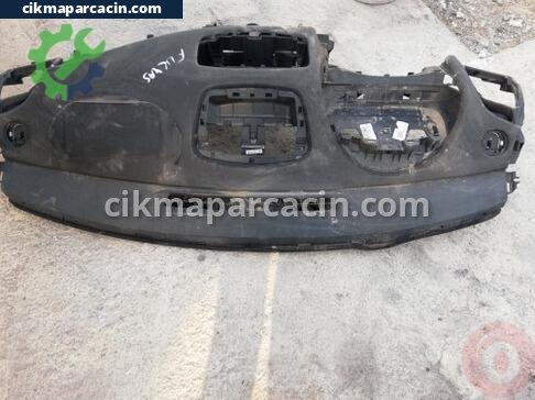 Renault Fluence Göğüs çıkma parça