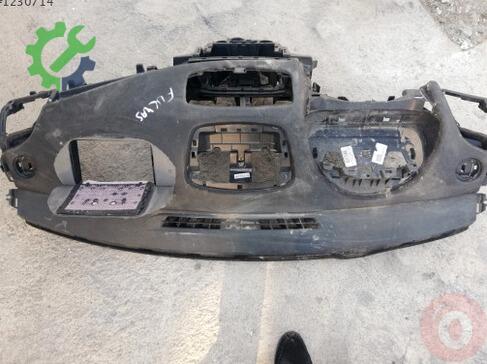 Renault Fluence Göğüs çıkma parça