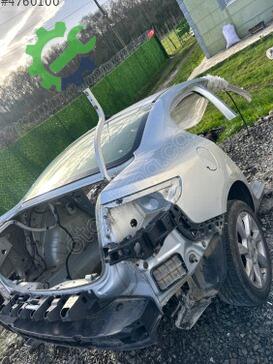 Renault Fluence Sağ Arka Çamurluk çıkma parça