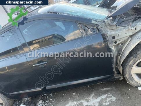 Renault Fluence Sağ Ön Kapı çıkma parça