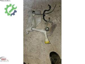 Renault Fluence yedek su bidonu ve cam su fiskiye bidonu