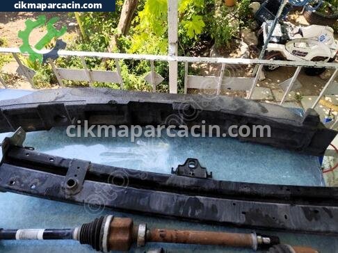 Renault Kadjar Ön Tampon Demiri çıkma parça