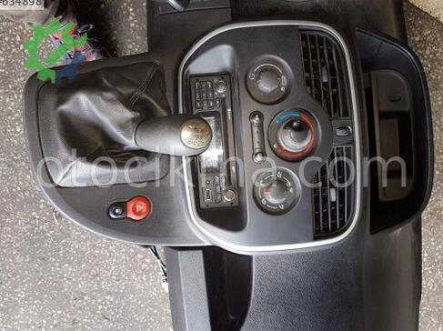 Renault Kangoo Teyp çıkma parça