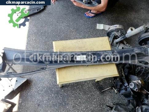 Renault Kangoo Ön Cam Izgarası çıkma parça