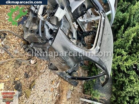 Renault Laguna Sağ Arka Çamurluk çıkma parça