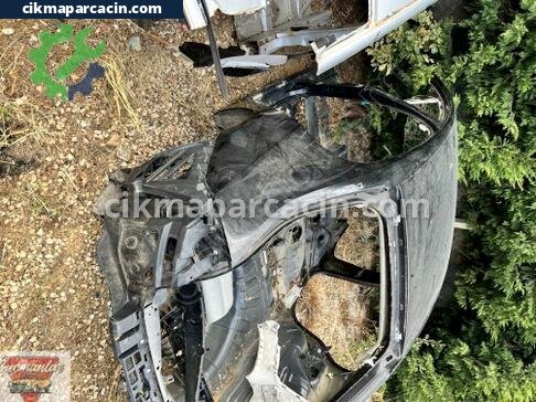 Renault Laguna Sol Arka Çamurluk çıkma parça
