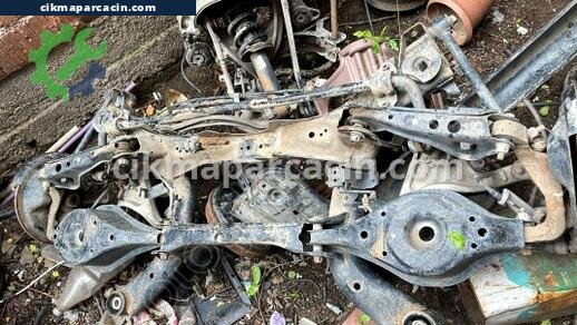 Renault Latitude Ön Dingil çıkma parça